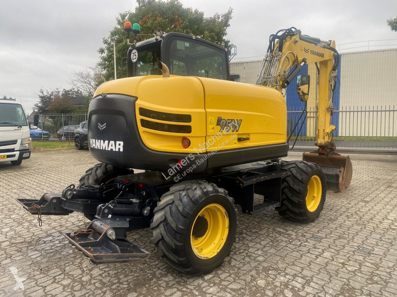 جرافة Yanmar B95w .