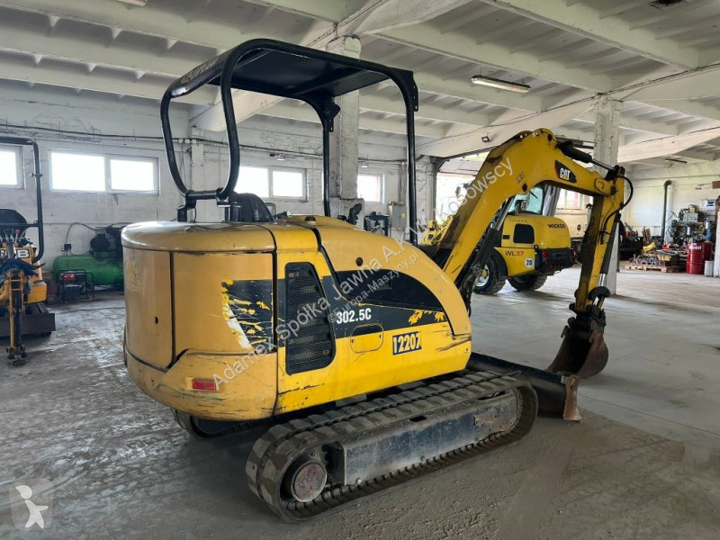 Lopatový nakládač Caterpillar 3025