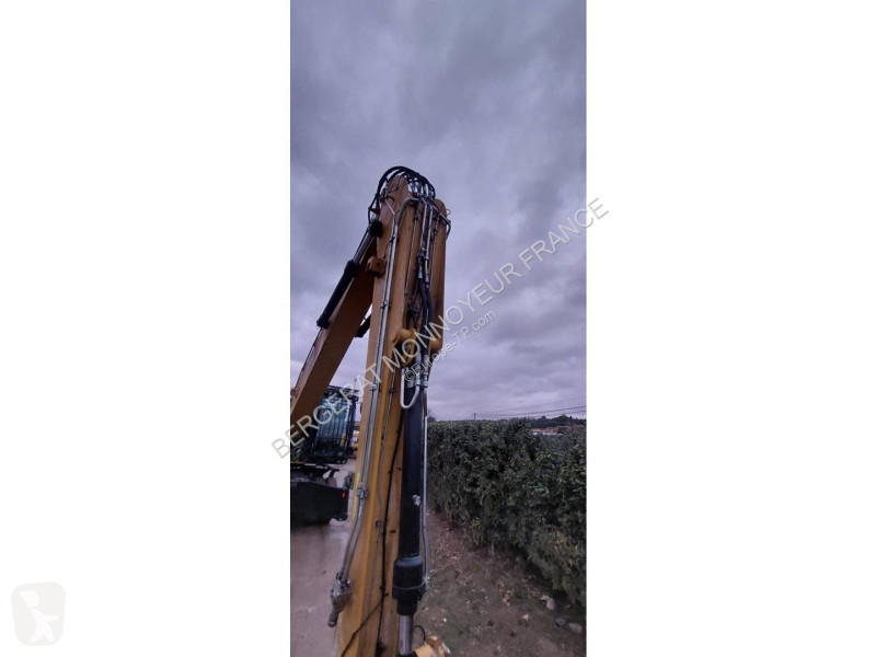 Rýpadlo Caterpillar MH3026