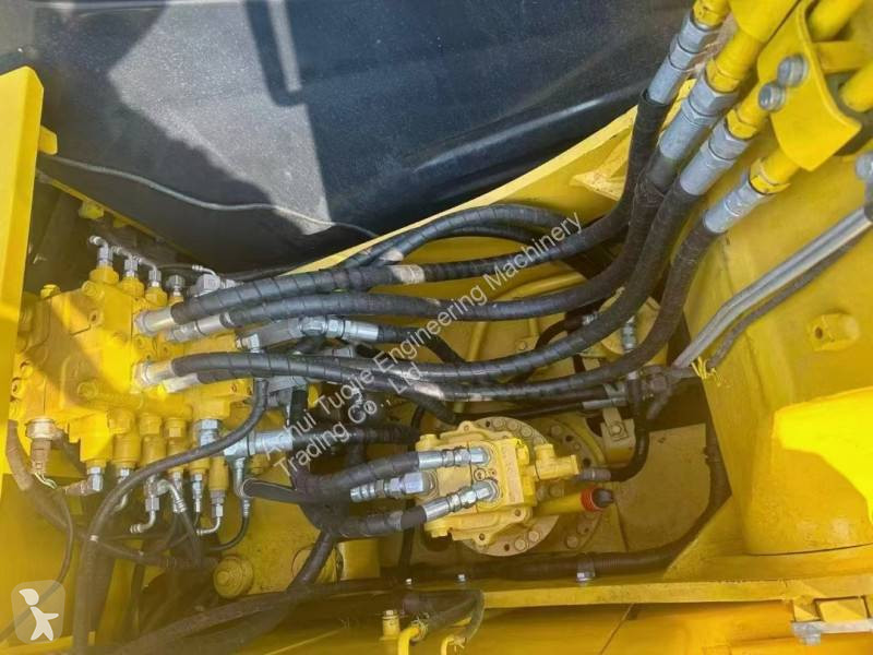جرافة Komatsu