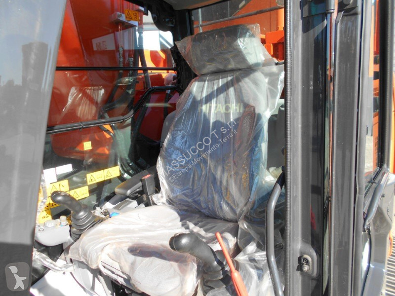 Экскаватор Hitachi ZX225-US6