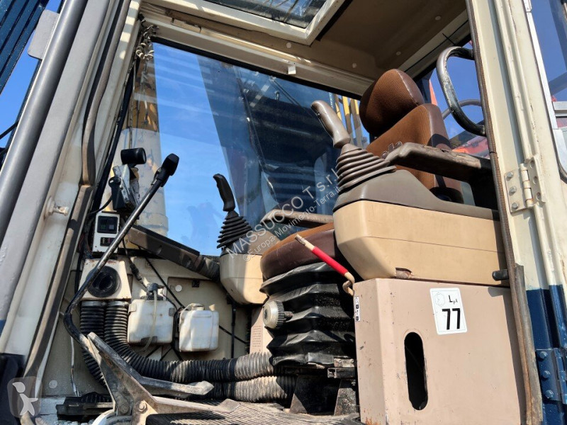 جرافة Komatsu 0-LC