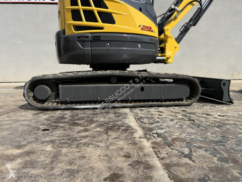 Escavatore New Holland E29B