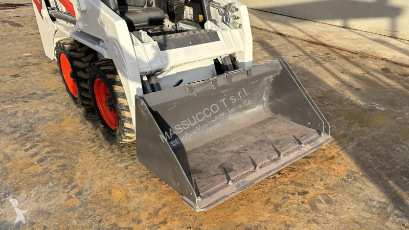 Lopatový nakládač Bobcat S100 4X4