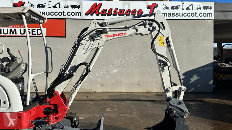 Rýpadlo Takeuchi TB225