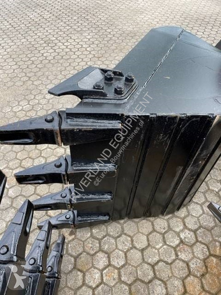 جرافة Caterpillar | 323 Long Reach boom packages