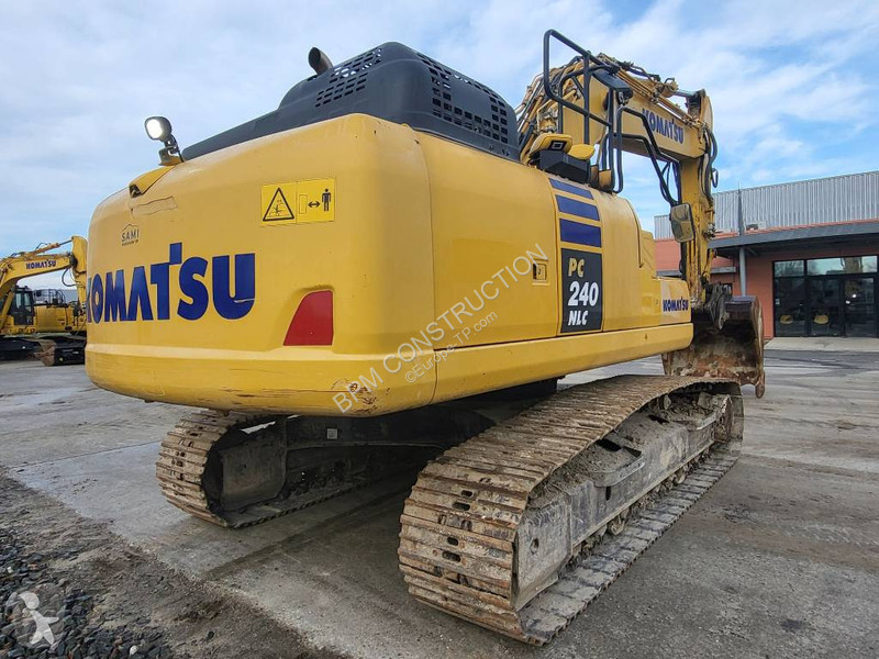 جرافة Komatsu 11