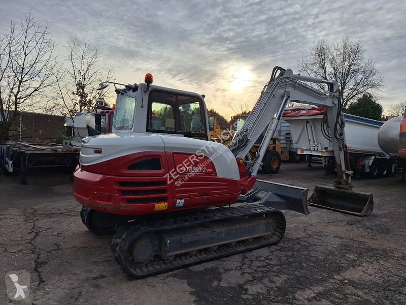 جرافة Takeuchi 2