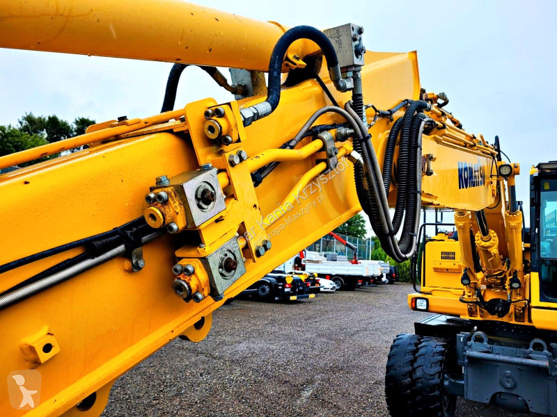 Lopatový nakládač Komatsu - 8 A/C 3 ARMS