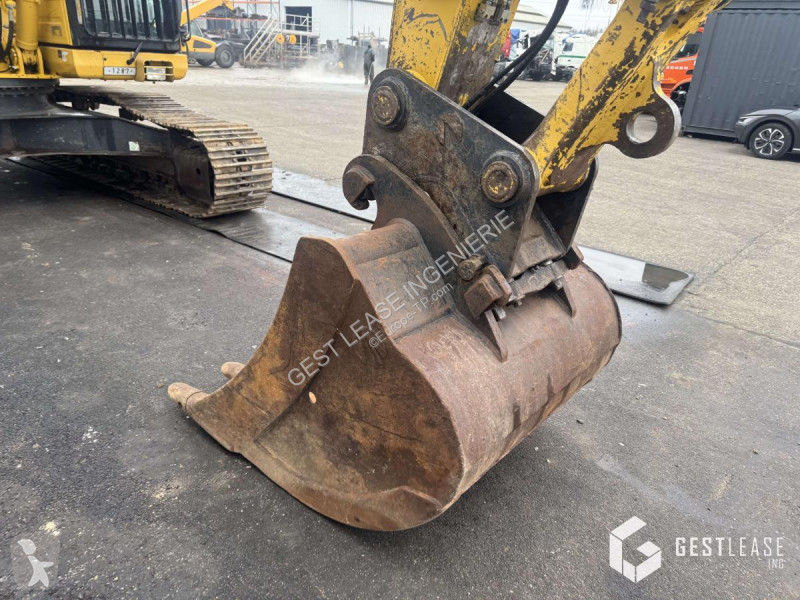 جرافة Komatsu 11