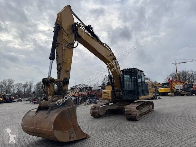جرافة Caterpillar 326 F LN