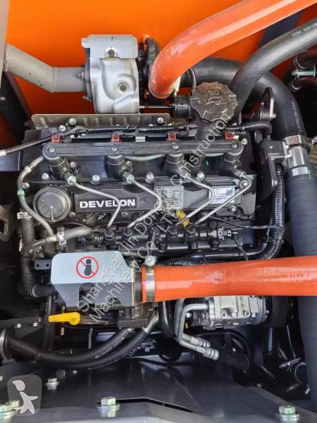 Lopatový nakládač Develon DX130