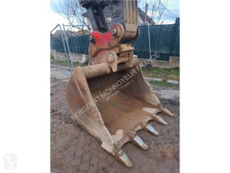 Багер Volvo ECR235