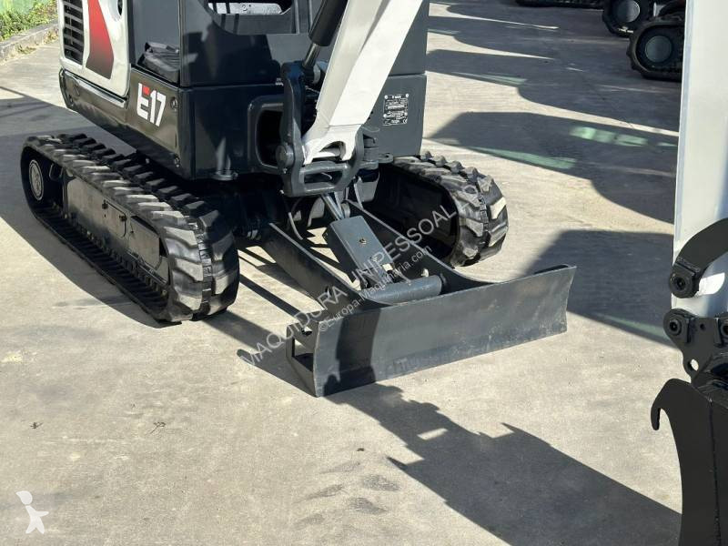 جرافة Bobcat E17