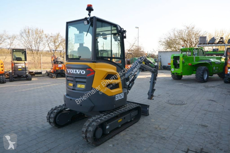 جرافة Volvo ECR D