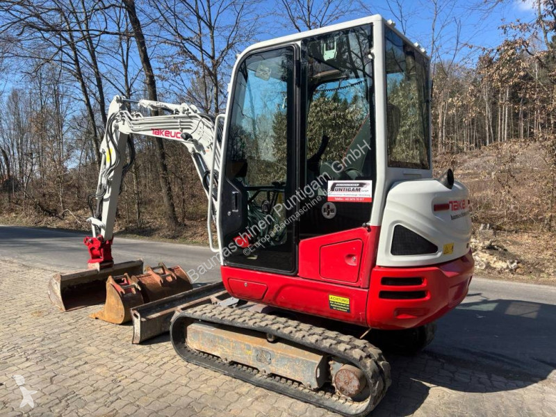 جرافة Takeuchi 230