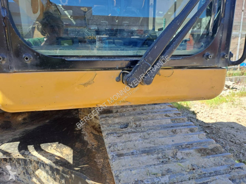 Lopatový nakládač Caterpillar