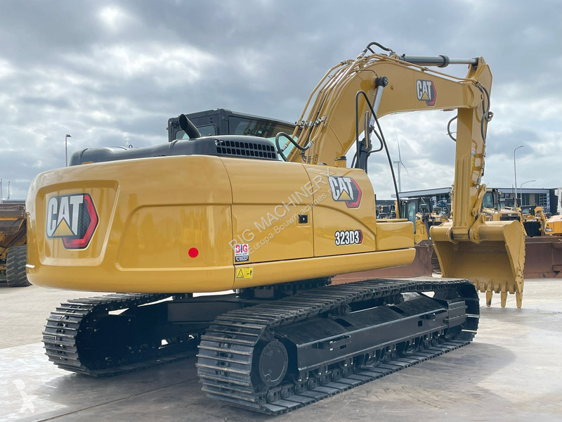 جرافة Caterpillar 3