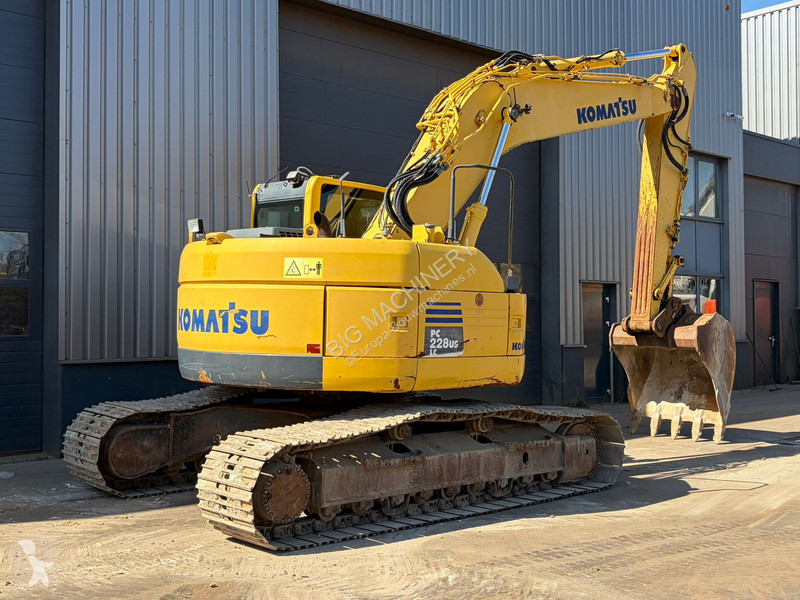 جرافة Komatsu 8