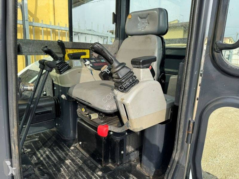 Lopatový nakládač Bobcat