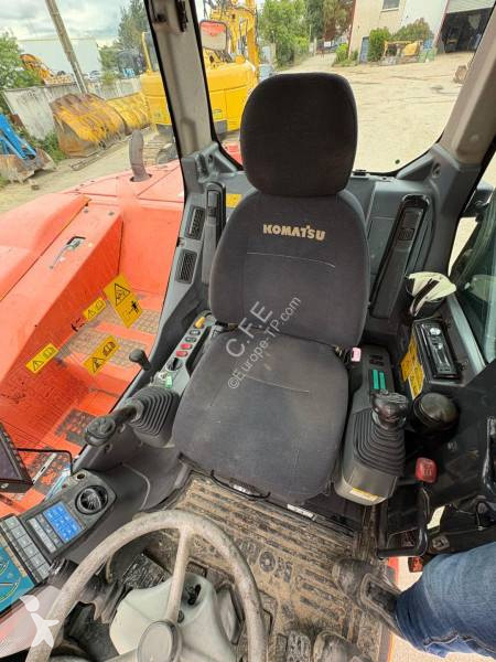 Lopatový nakládač Komatsu