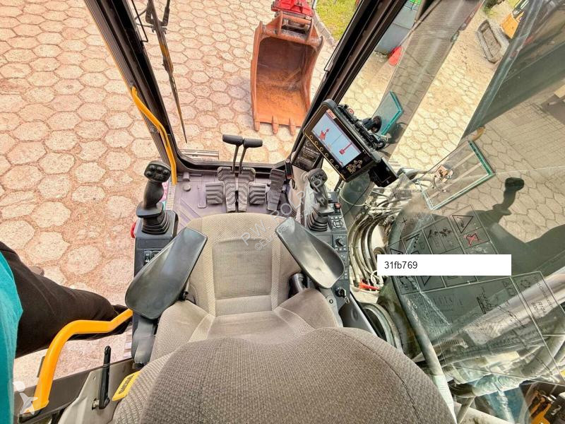 جرافة Volvo EC220EL
