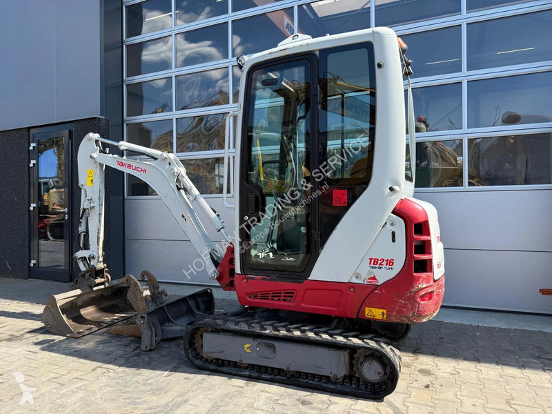 جرافة Takeuchi TB216