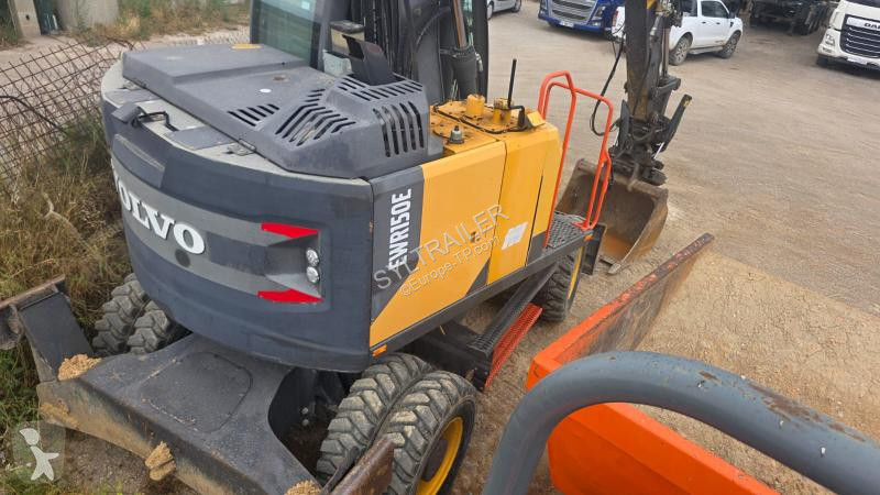 جرافة Volvo WR150