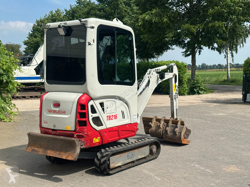 جرافة Takeuchi TB216
