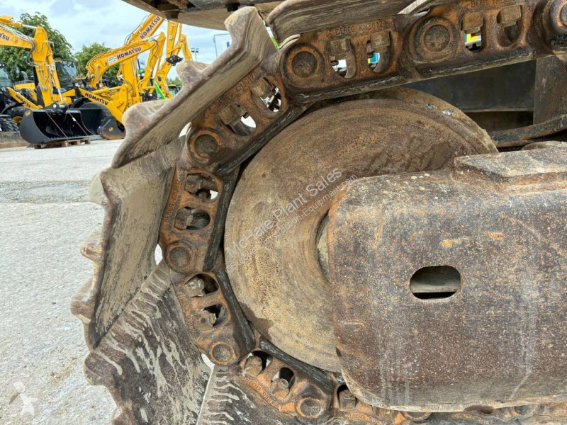 جرافة Komatsu LC8