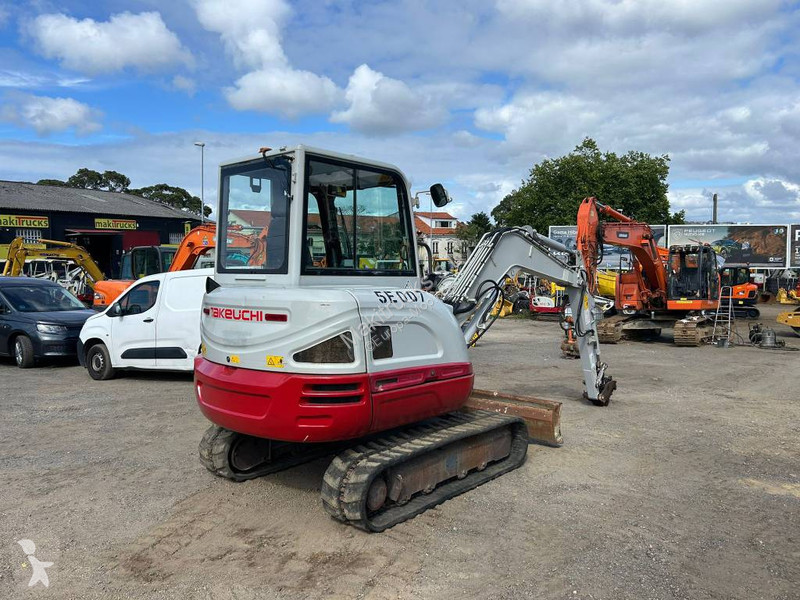 Rýpadlo Takeuchi TB240