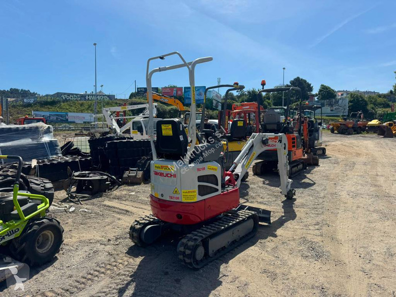 Rýpadlo Takeuchi TB210R