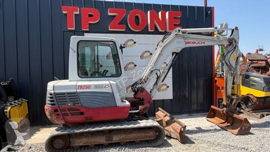 جرافة Takeuchi tb250 clim à 27 900 € ht