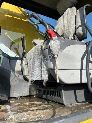 جرافة Komatsu 0-8