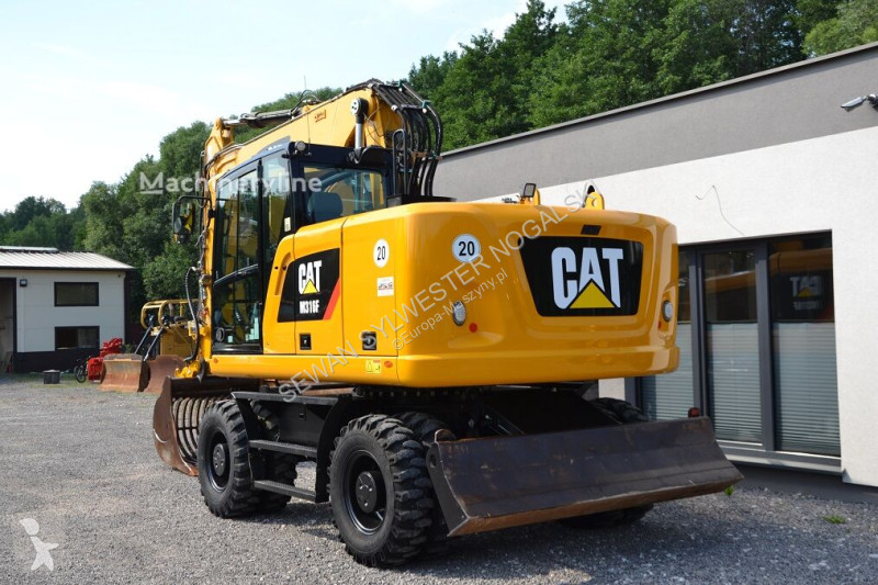 جرافة Caterpillar F
