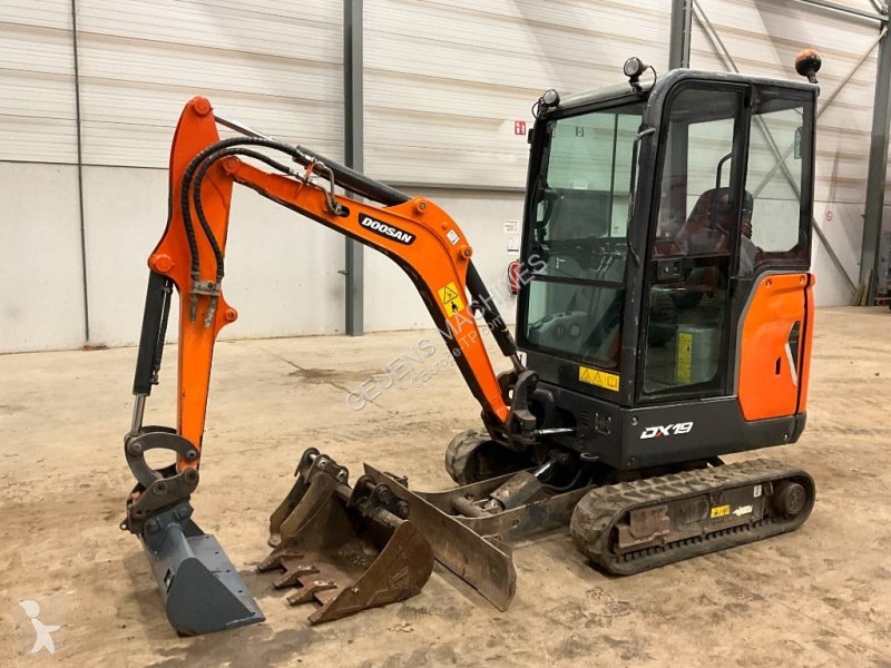 جرافة Doosan DX 19