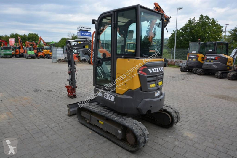 جرافة Volvo ECR D
