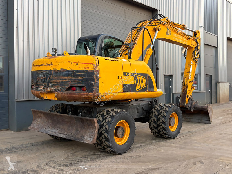 جرافة JCB