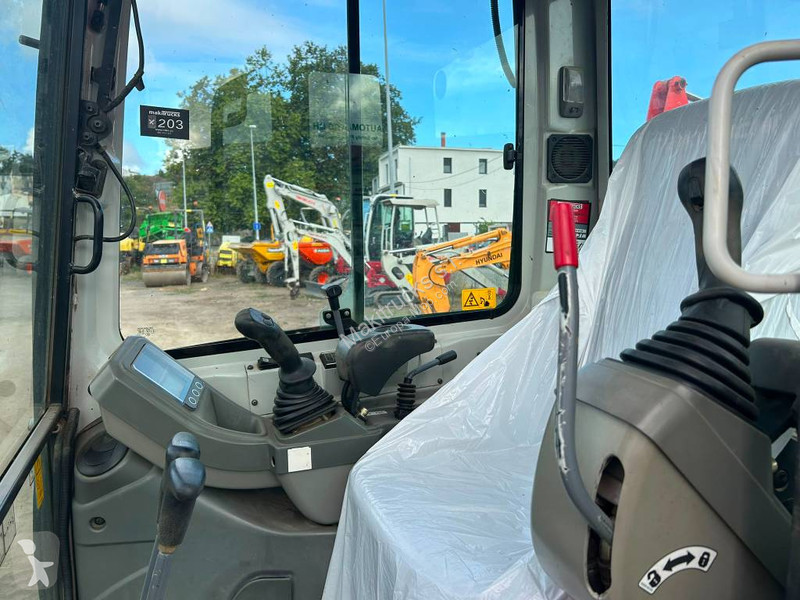 جرافة Takeuchi TB 225