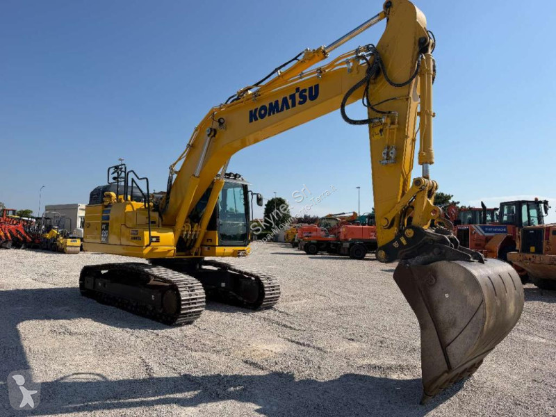 جرافة Komatsu PC210-11E0