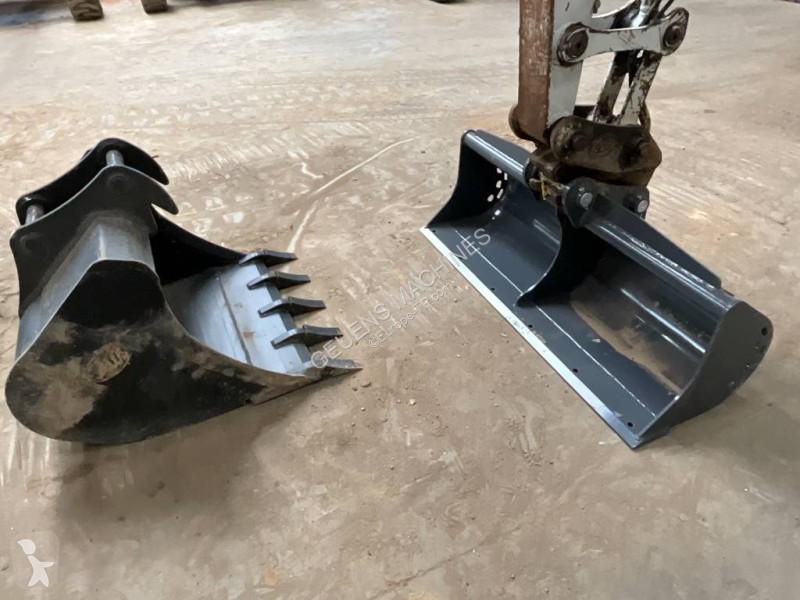 Lopatový nakládač Takeuchi 280