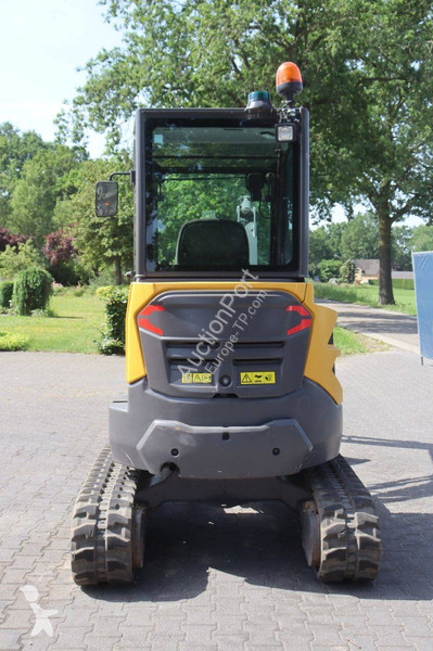 جرافة Volvo ECR25D