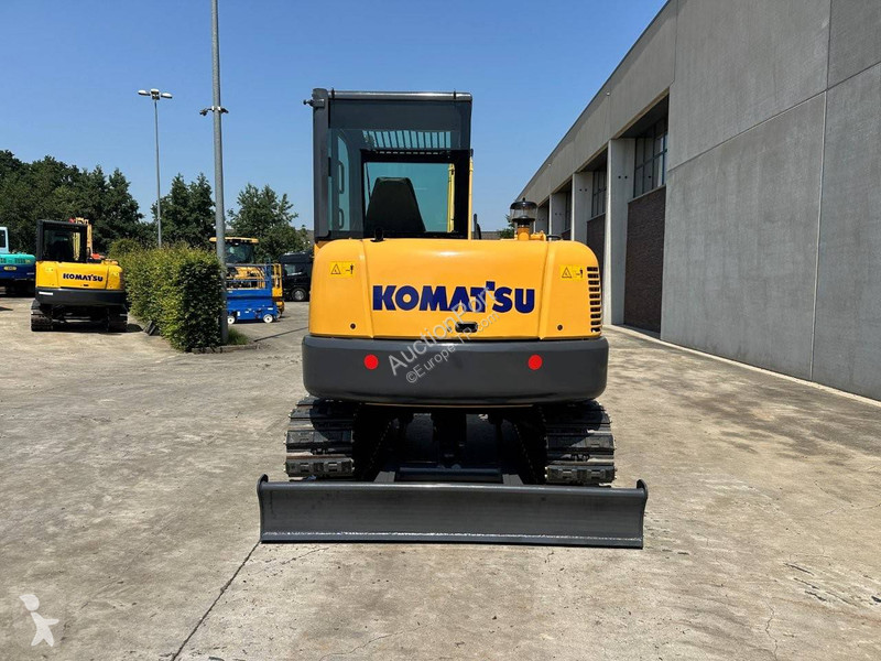 جرافة Komatsu 7