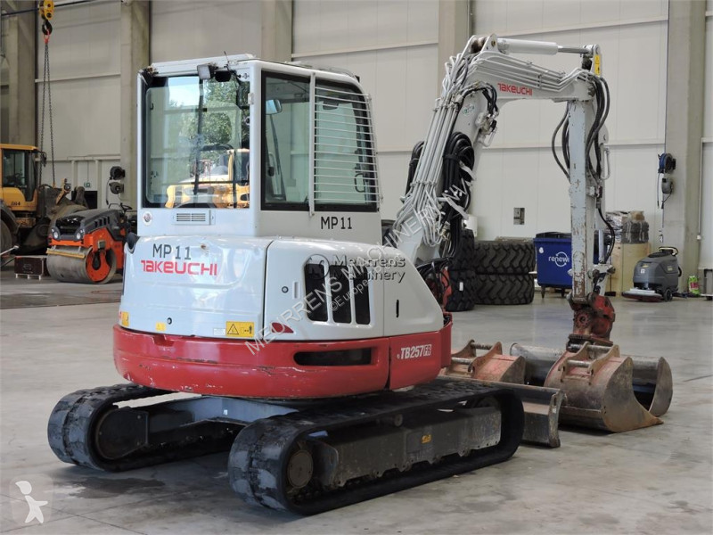 جرافة Takeuchi TB257FR Powertilt