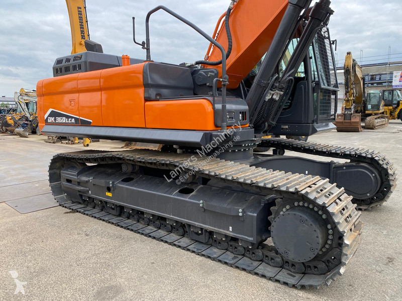 Lopatový nakládač Develon DX360LCA-7M .