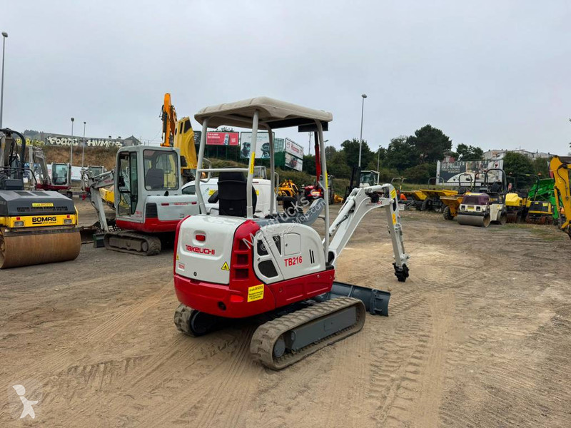 جرافة Takeuchi TB 216