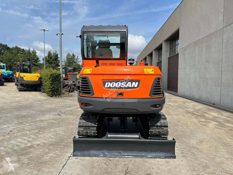 جرافة Doosan 9C