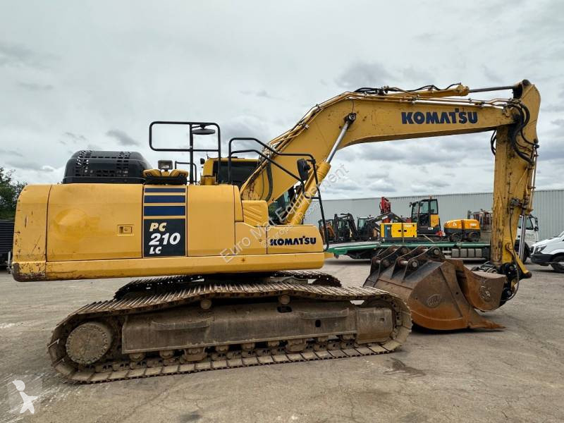 جرافة Komatsu PC210LC-11