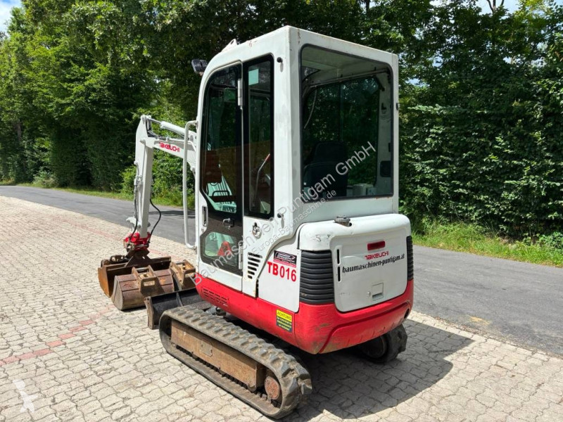 جرافة Takeuchi