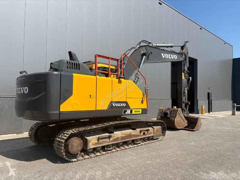 جرافة Volvo EC220ENL (Two Buckets)